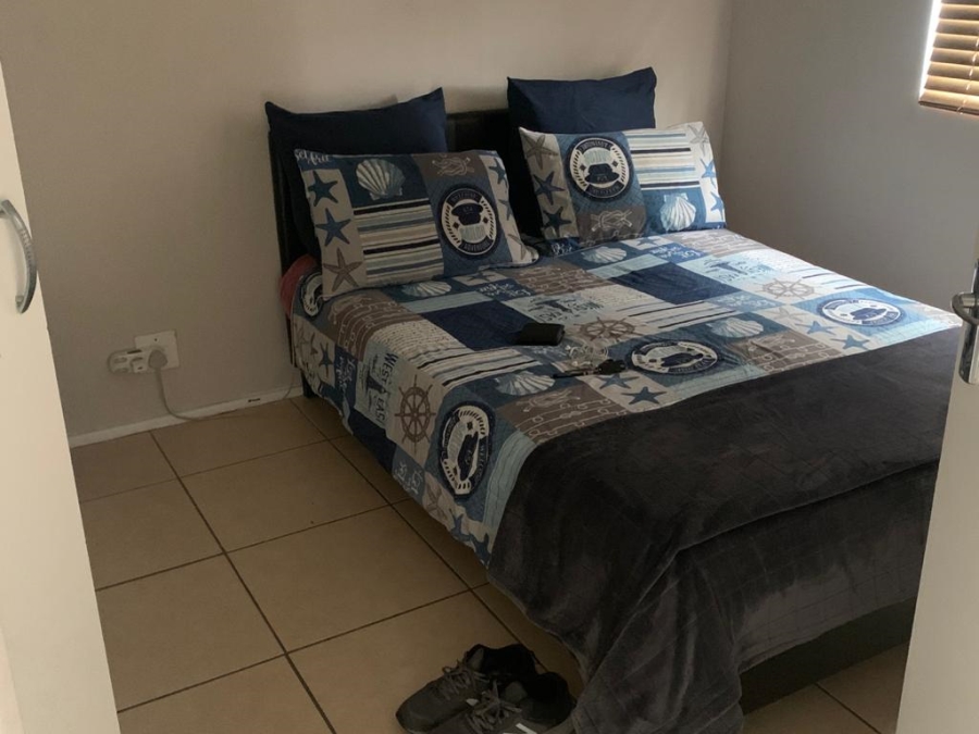 To Let 2 Bedroom Property for Rent in Oakglen Western Cape